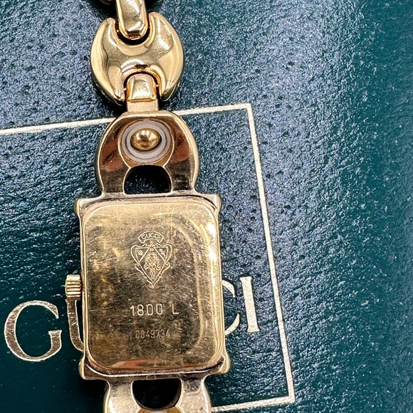 GUCCI 1800L WITH
INTERCHANGEABLE STRAPS - Picture 6 of 12